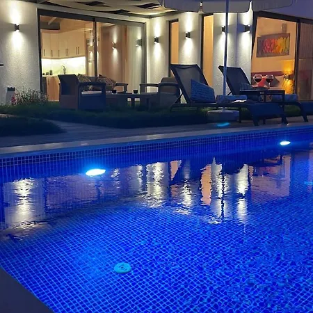 Villa Demor *