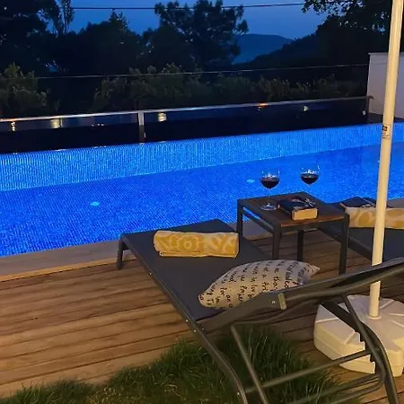 Villa Demor *
