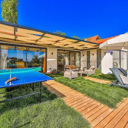 Villa Demor *